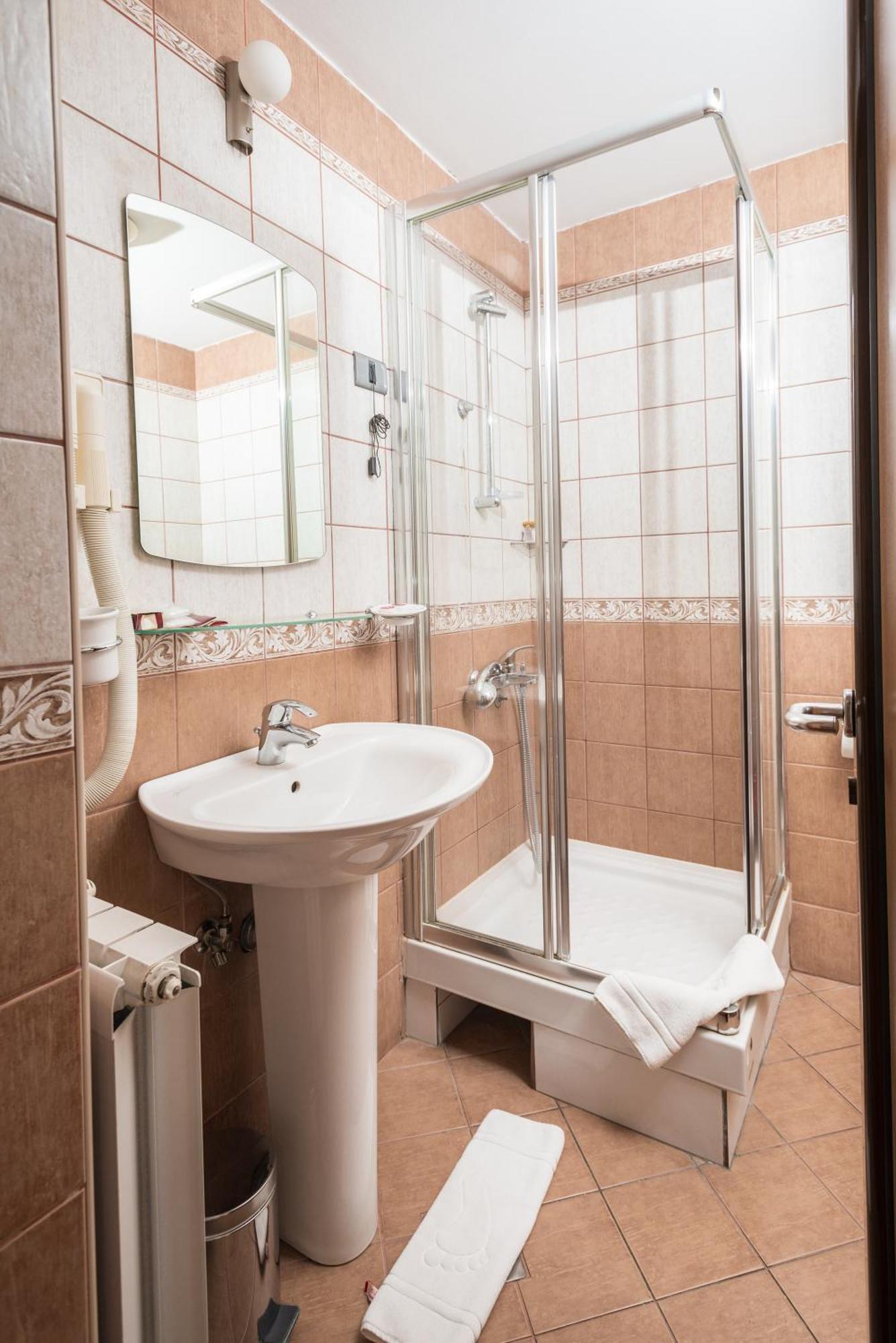 Pelister Skopje Bed & Breakfast Rom bilde