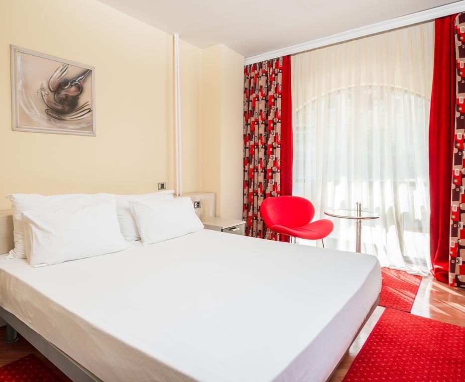 Pelister Skopje Bed & Breakfast Rom bilde